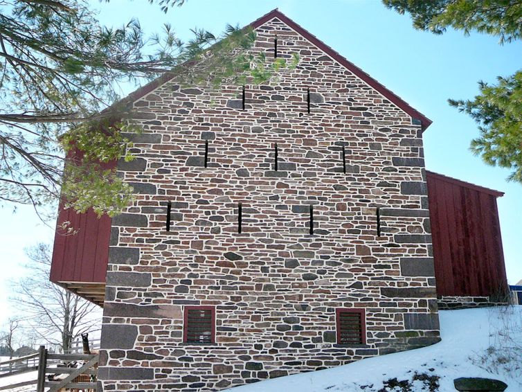 Stone barn with ridge pointing
